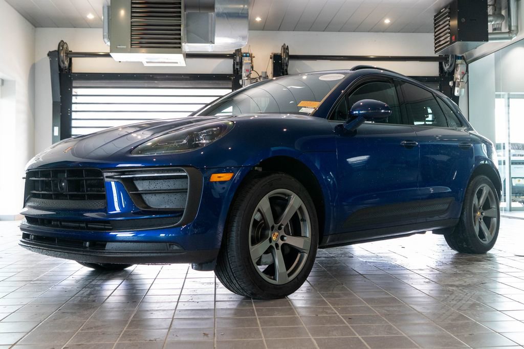 Certified 2026 Porsche Macan AWD/4WD image 1