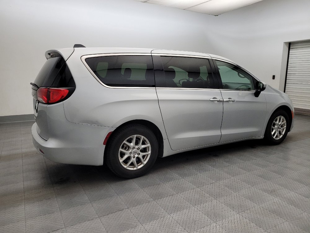 Used 2022 Chrysler Voyager LX FWD image 10