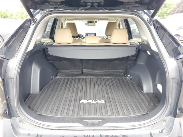 Used 2022 Toyota RAV4 XLE Premium AWD/4WD image 8
