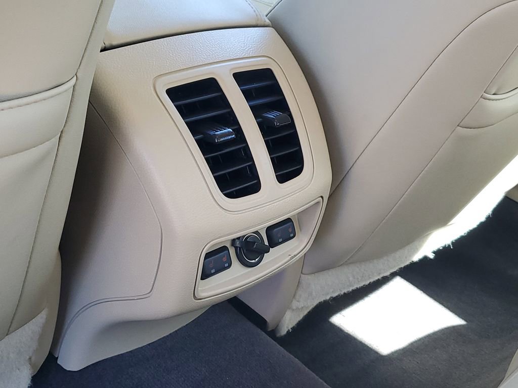 Used 2018 Ford Taurus Limited FWD image 34