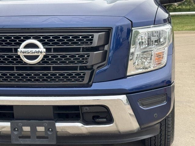 Used 2021 Nissan Titan SV w/ SV Convenience Package AWD/4WD image 4