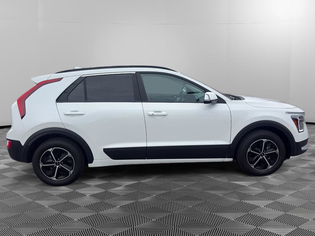 Used 2025 Kia Niro EX image 8