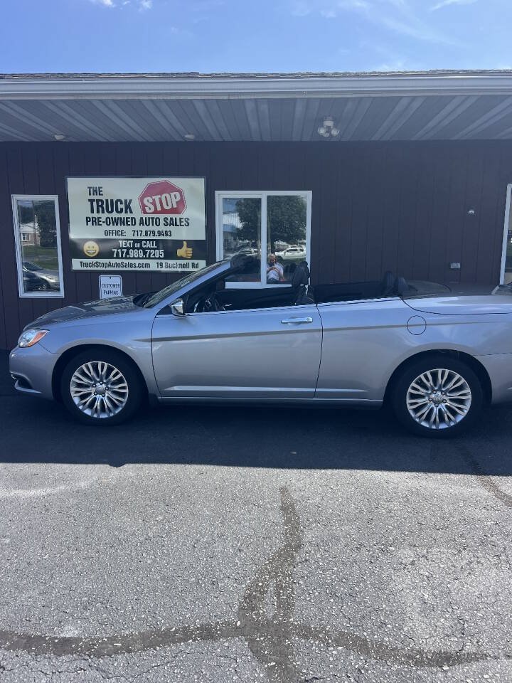 Used 2013 Chrysler 200 Limited FWD image 2