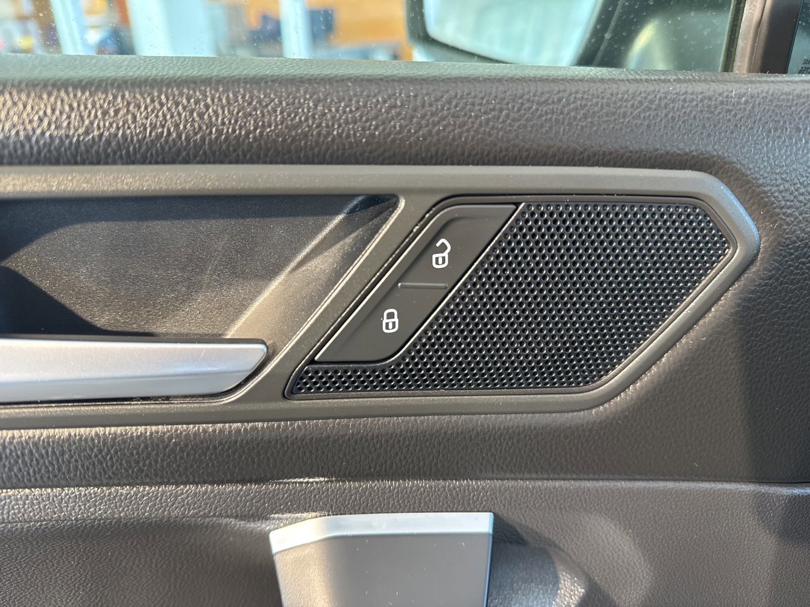 Used 2020 Volkswagen Tiguan SEL w/ 3rd Row Seat Package image 21