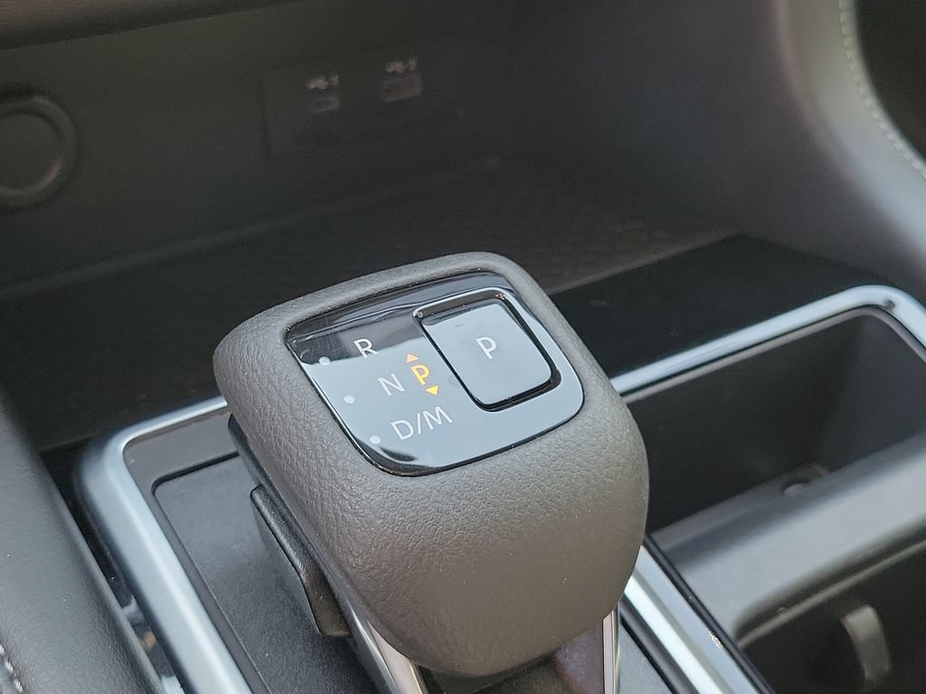 Used 2025 Nissan Pathfinder SV FWD image 33