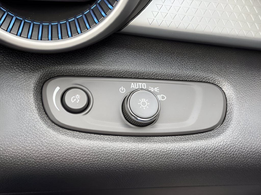 New 2026 Chevrolet Trax LS w/ LS Convenience Package FWD image 18