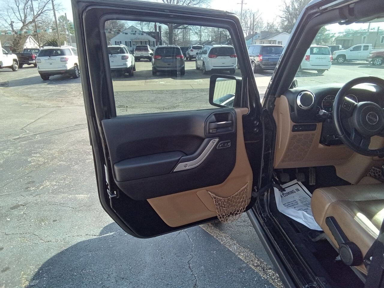 Used 2012 Jeep Wrangler Unlimited Rubicon w/ Dual Top Group AWD/4WD image 13