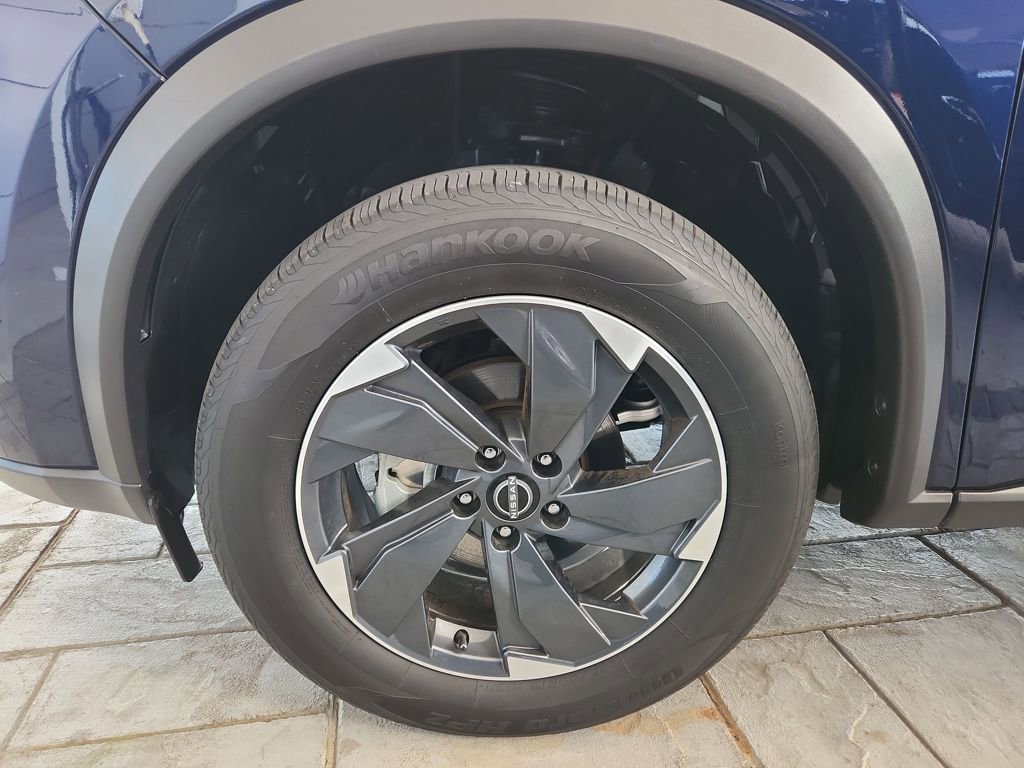 Used 2025 Nissan Rogue SV image 29