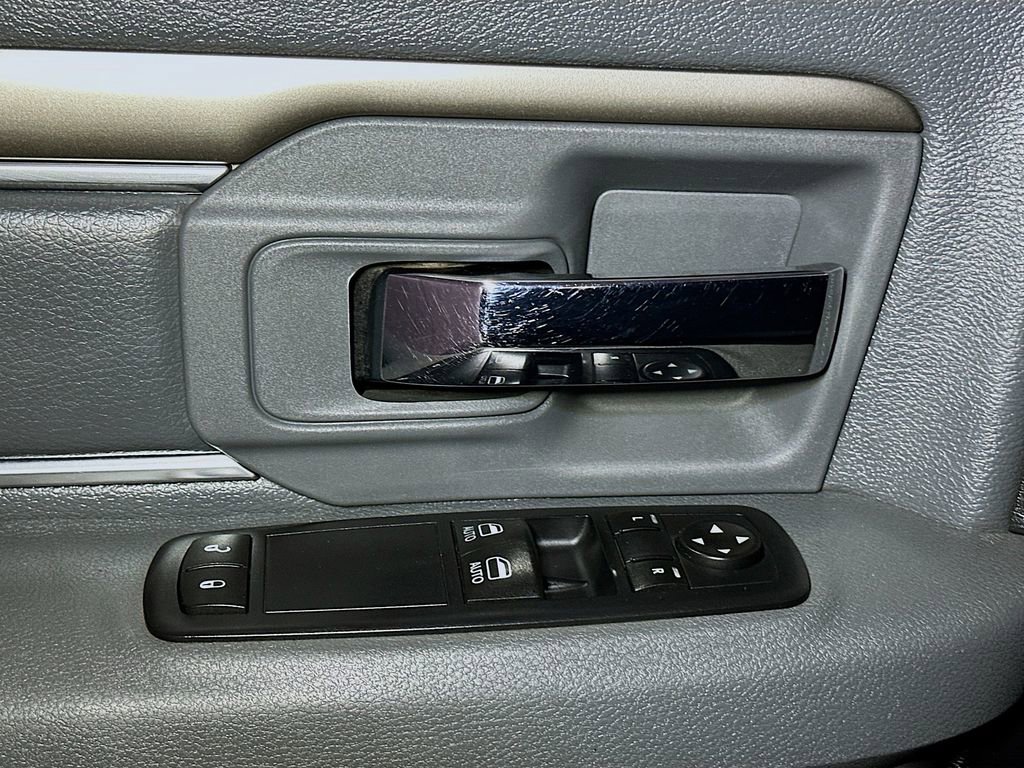 Used 2016 RAM 3500 Tradesman w/ Chrome Appearance Group AWD/4WD image 11