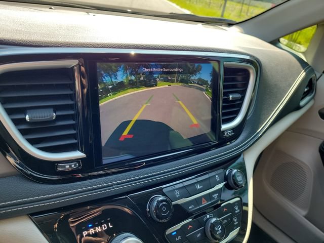 Used 2022 Chrysler Pacifica Touring-L AWD/4WD image 33
