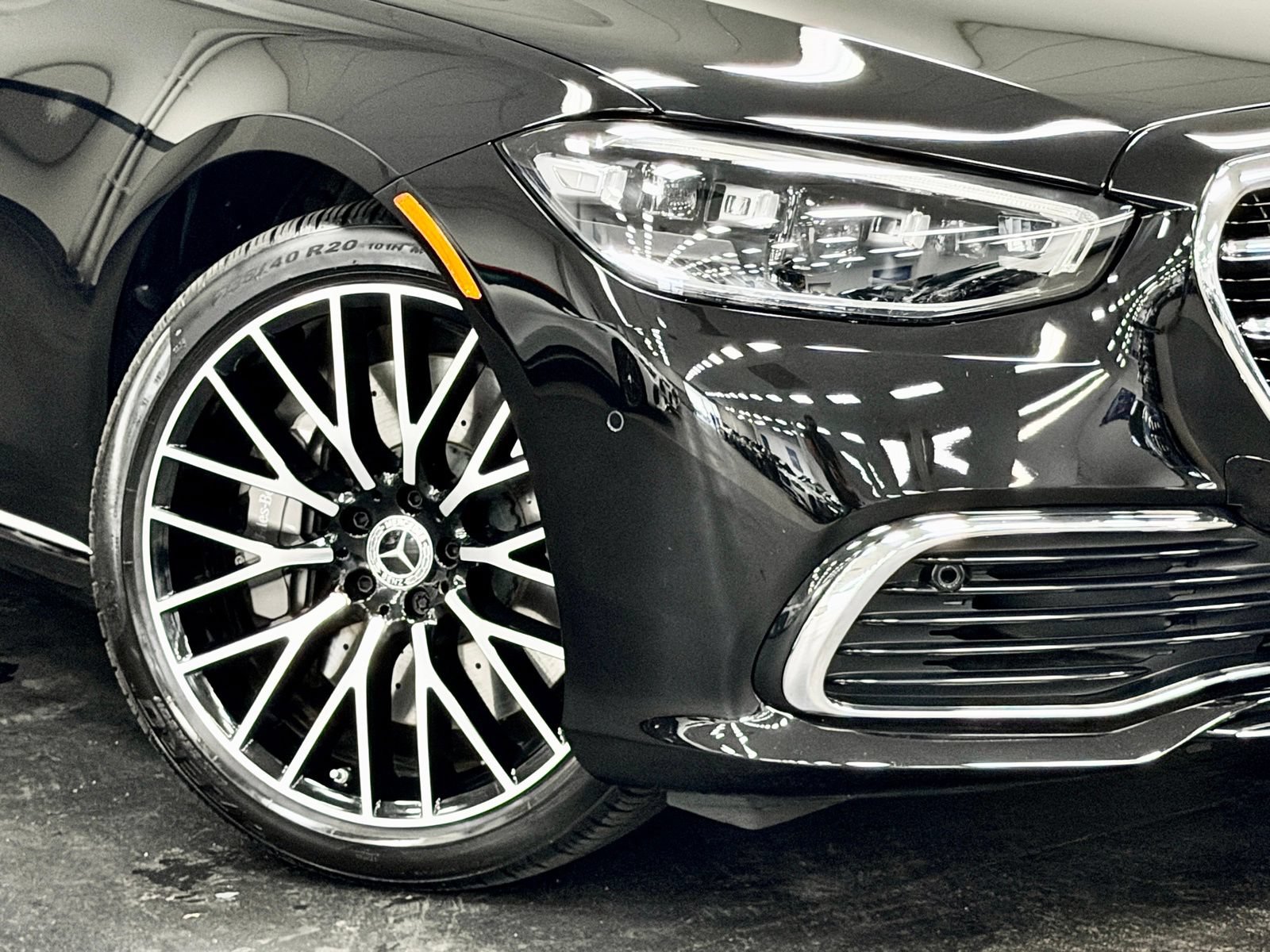 Used 2025 Mercedes-Benz S 580 4MATIC Sedan image 3