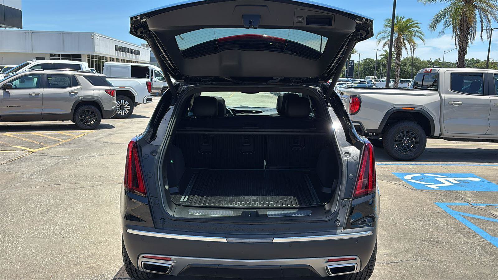 Certified 2023 Cadillac XT5 Premium Luxury FWD image 18