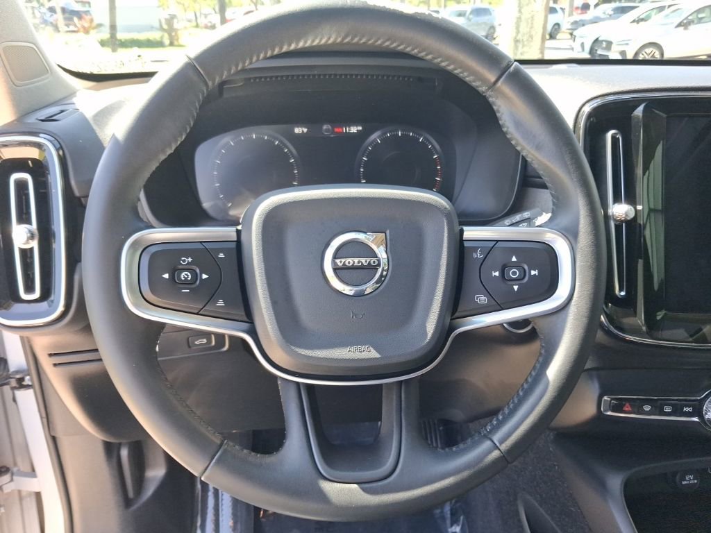 Used 2020 Volvo XC40 T5 Inscription image 16