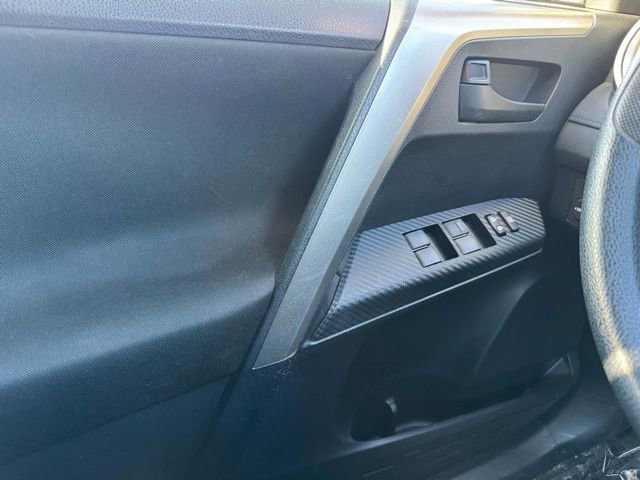 Used 2015 Toyota RAV4 LE image 27