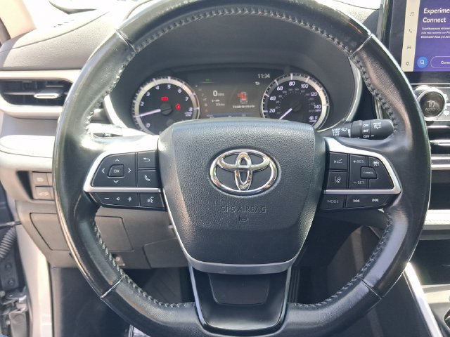 Used 2023 Toyota Highlander XLE FWD image 15