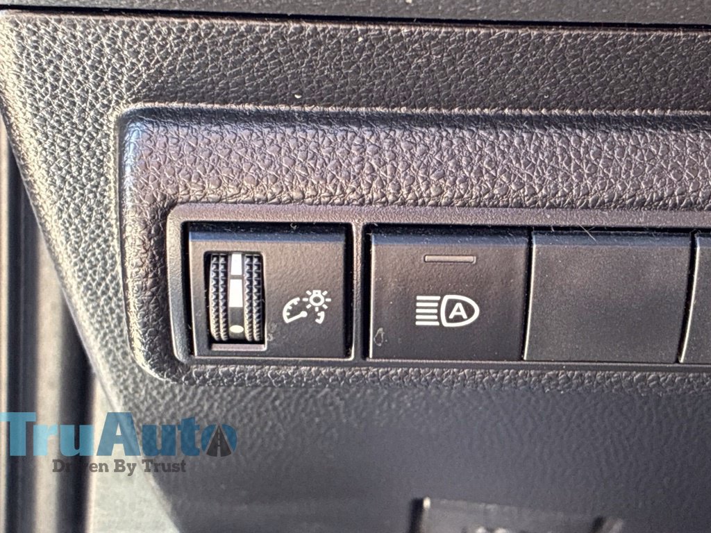 Used 2022 Toyota Corolla SE FWD image 35