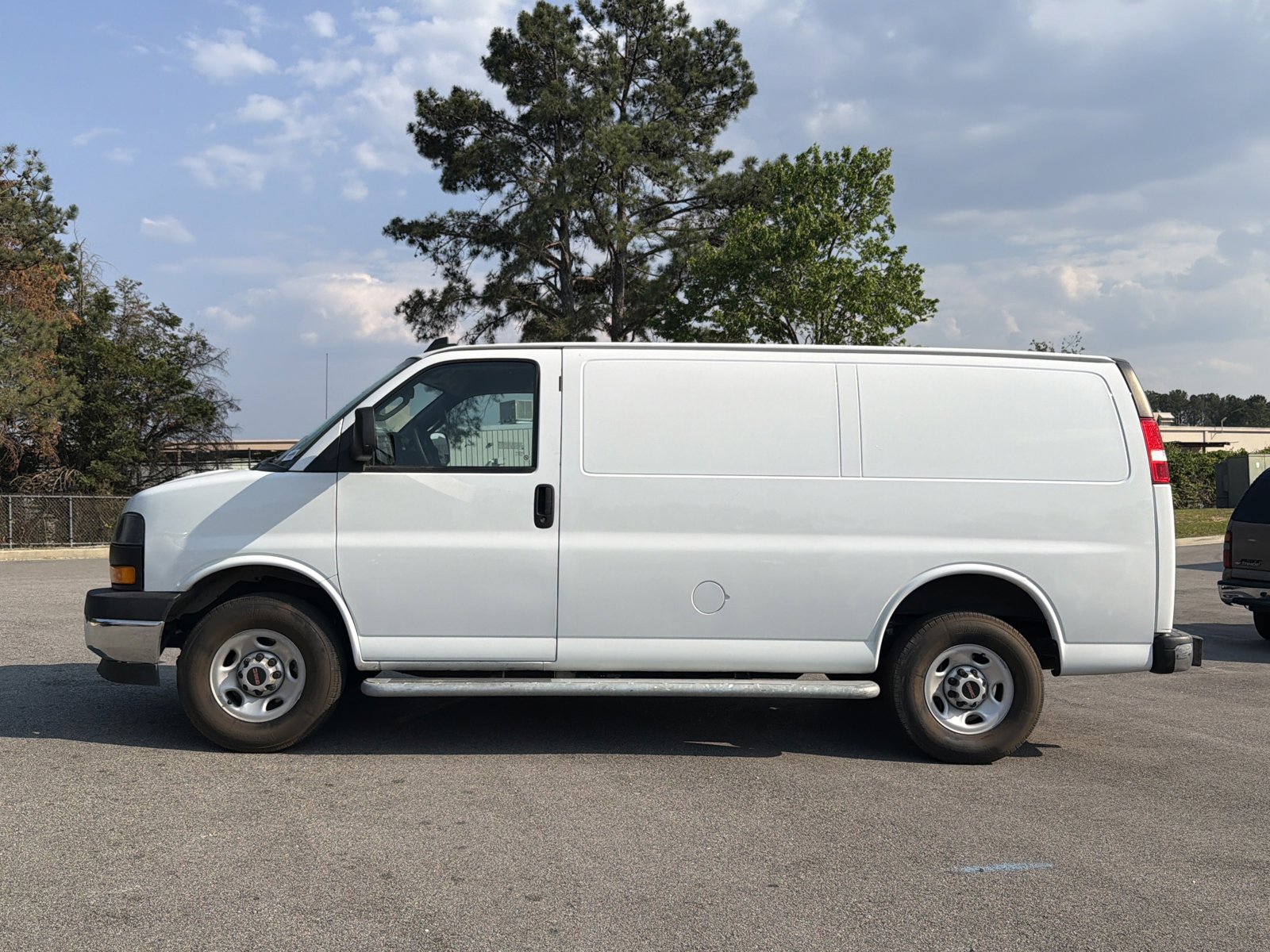 Used 2024 GMC Savana 2500 w/ Driver Convenience Package RWD image 9