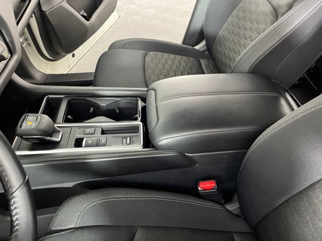 Used 2025 Nissan Pathfinder SV FWD image 30