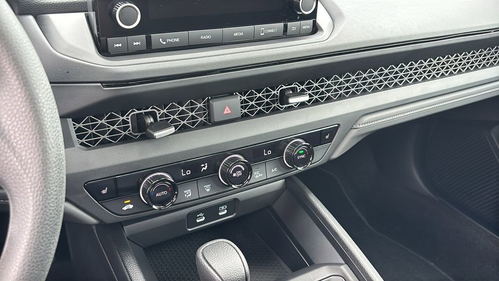 Certified 2025 Honda Accord SE image 20