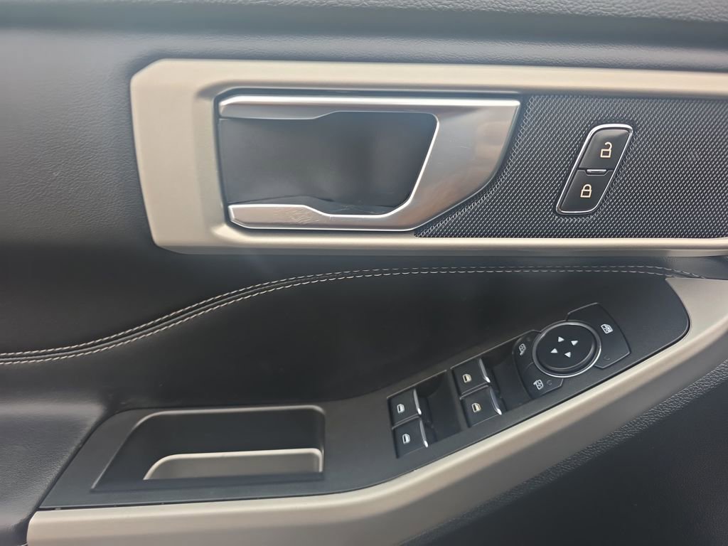 Certified 2024 Ford Explorer XLT w/ Equipment Group 202A AWD/4WD image 17