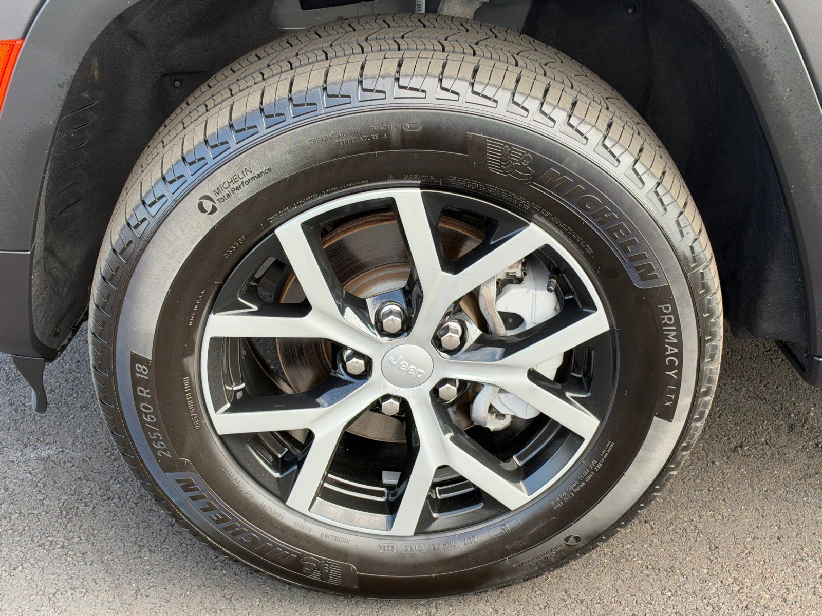 Used 2024 Jeep Grand Cherokee Limited RWD image 11