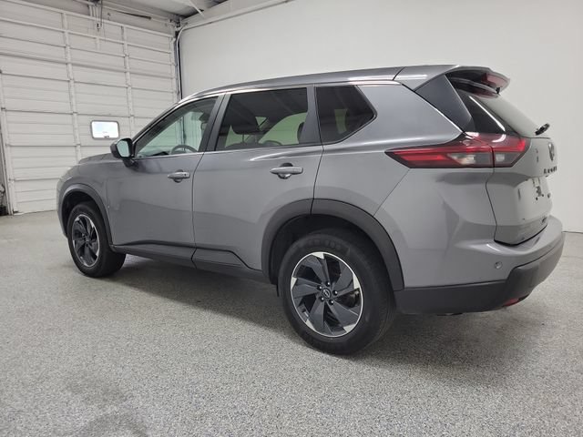 Used 2024 Nissan Rogue SV AWD/4WD image 4