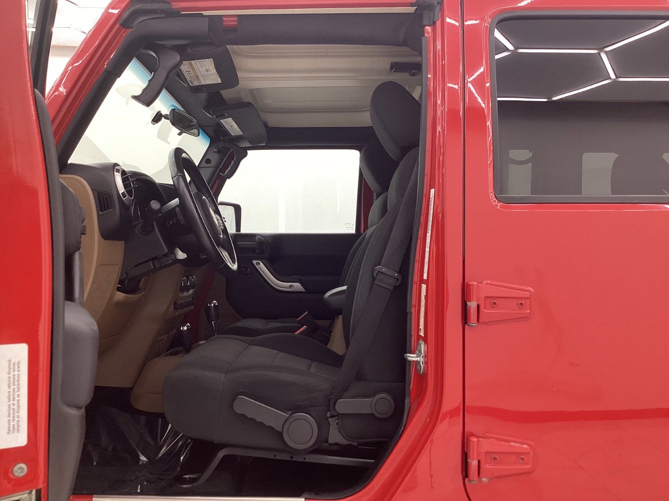 Used 2011 Jeep Wrangler Unlimited Sahara image 14