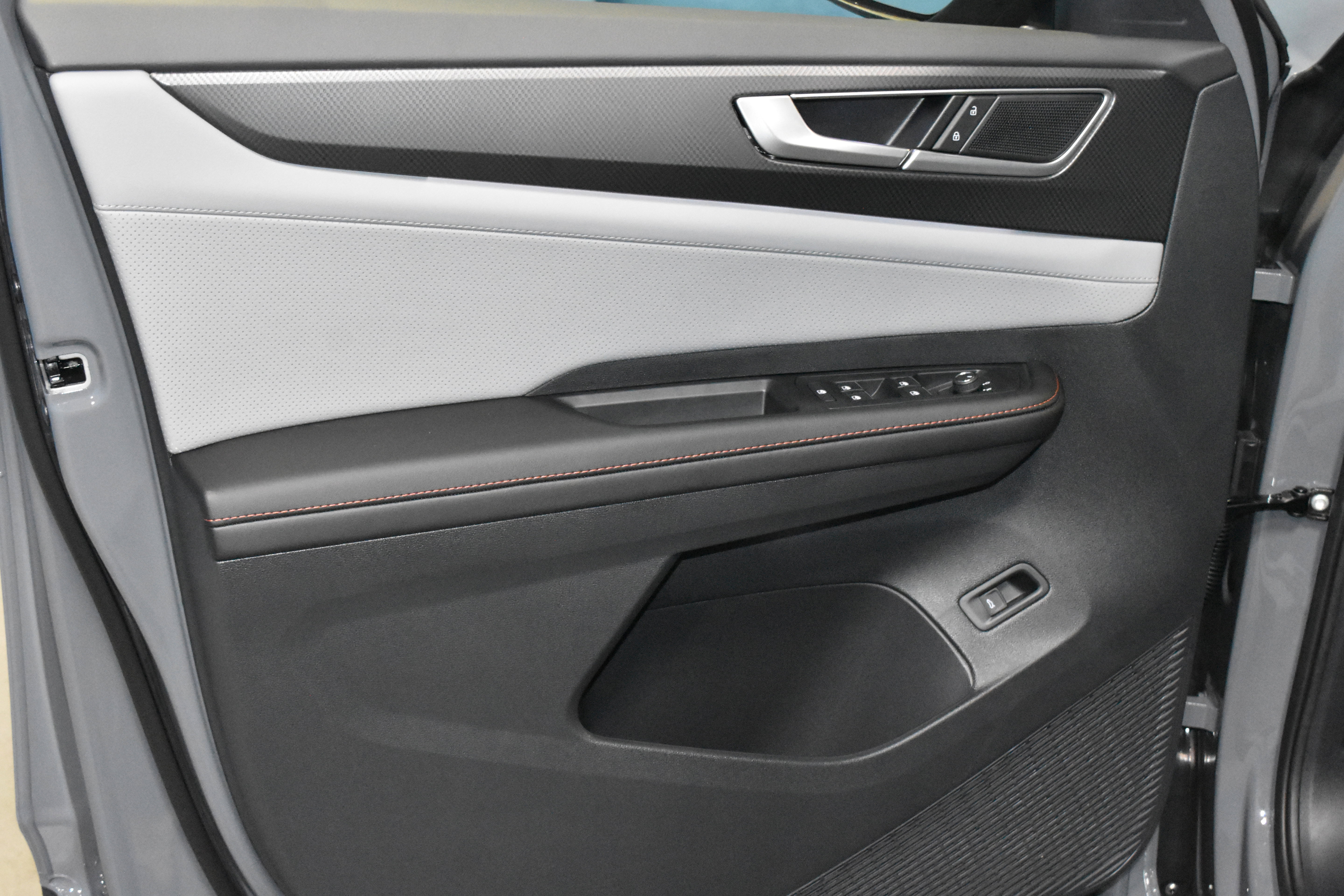 New 2026 Volkswagen Atlas Peak Edition AWD/4WD image 3