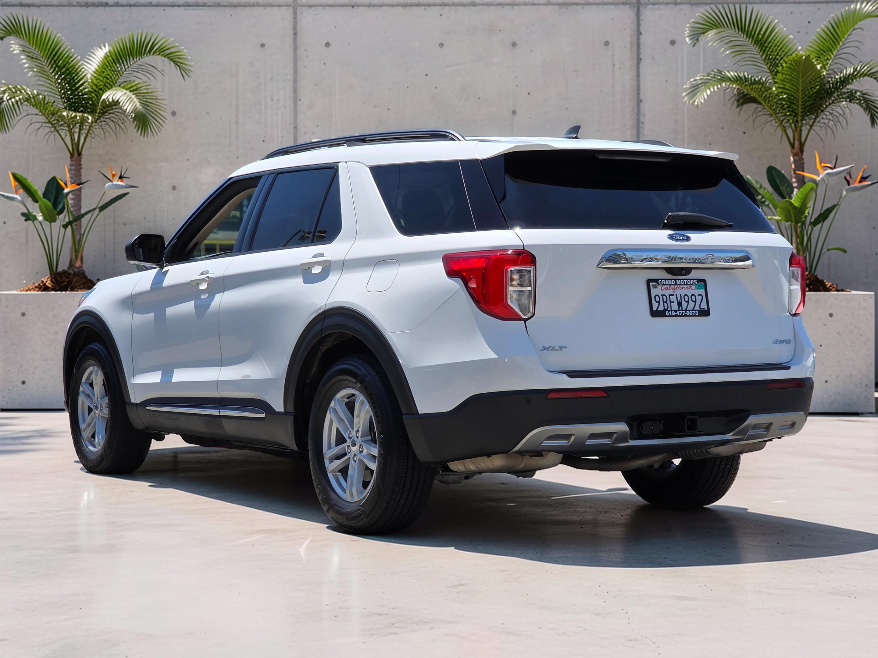 Used 2022 Ford Explorer XLT w/ Equipment Group 202A AWD/4WD image 4