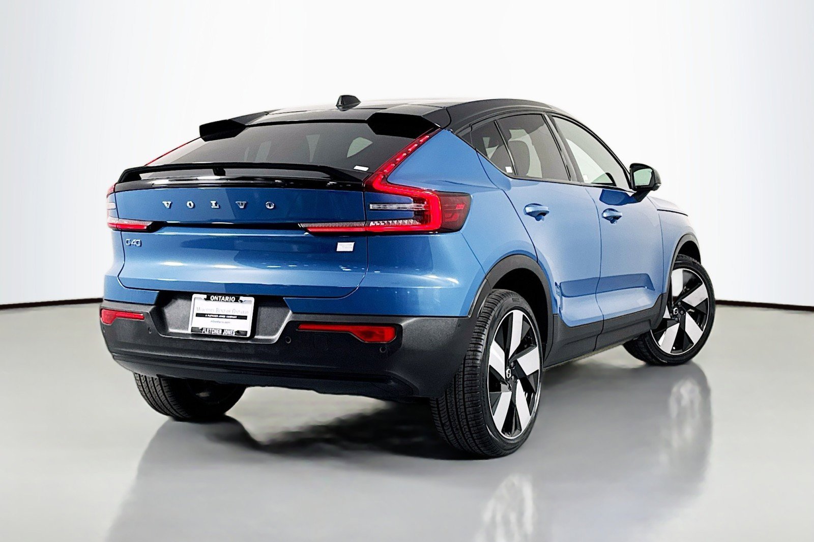 Used 2022 Volvo C40 P8 Recharge Ultimate image 11