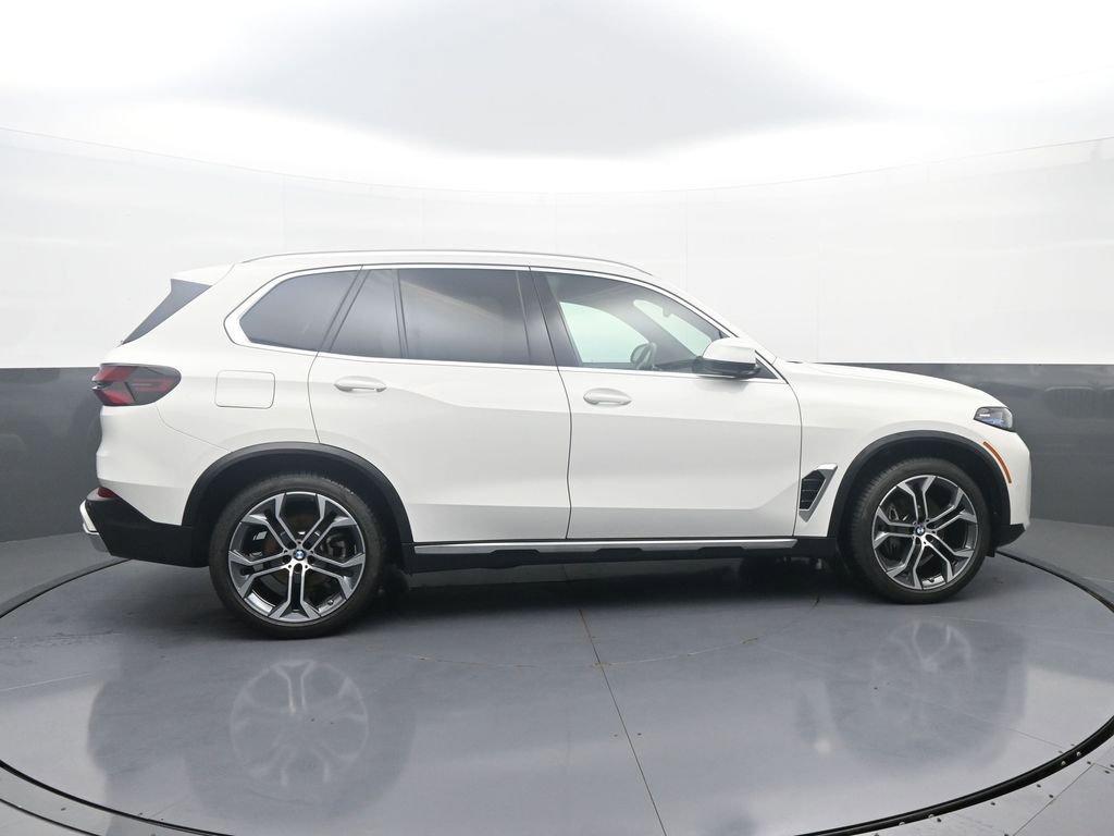 New 2026 BMW X5 xDrive40i w/ Climate Comfort Package image 8