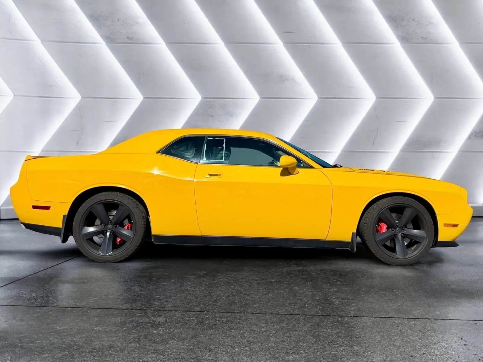 Used 2010 Dodge Challenger SRT8 w/ Special Edition Group image 4