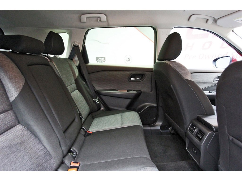 Used 2023 Nissan Rogue SV image 9