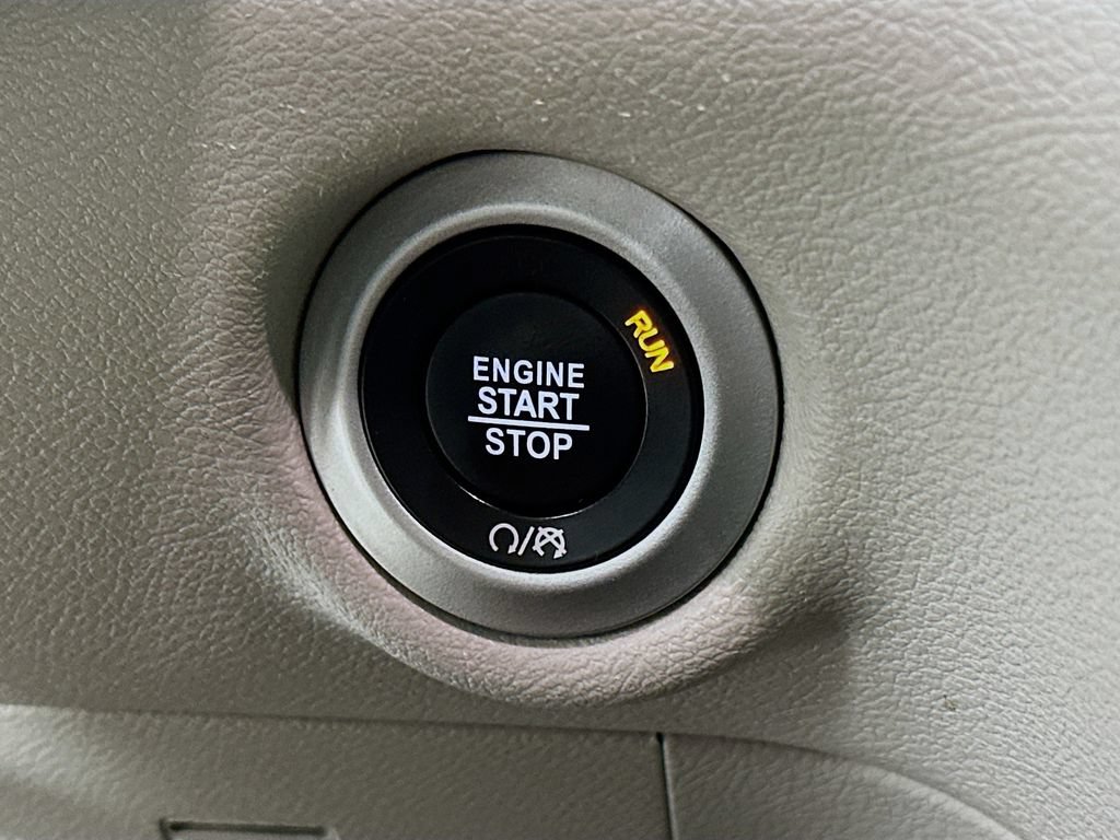 Certified 2024 Chrysler Pacifica Touring-L FWD image 22