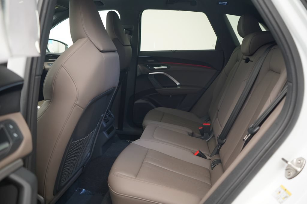 Used 2025 Audi Q5 Premium Plus w/ Premium Plus AWD/4WD image 7