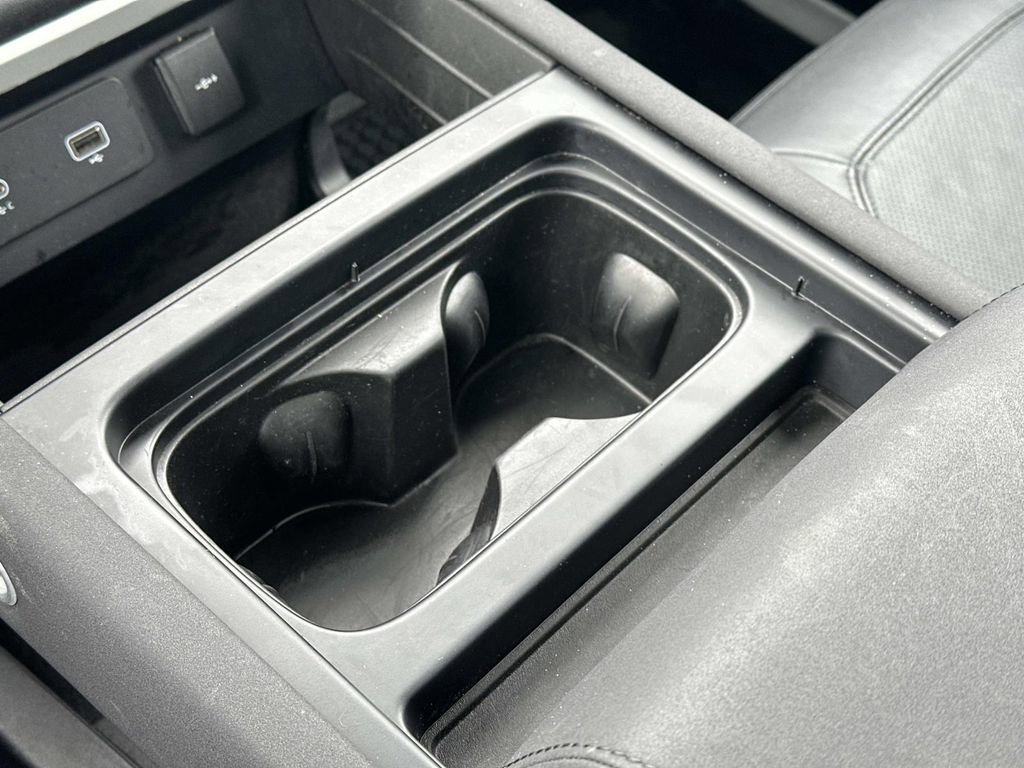 Used 2023 Land Rover Defender 110 S image 34