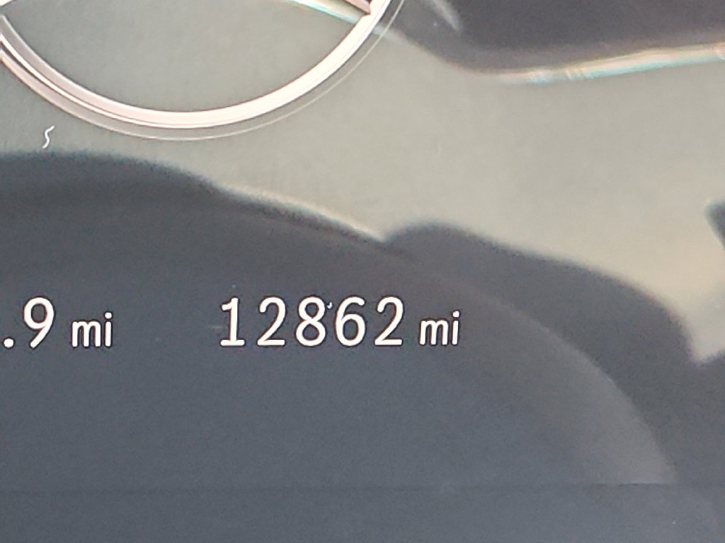 Used 2025 Mercedes-Benz GLC 350e 4MATIC image 3