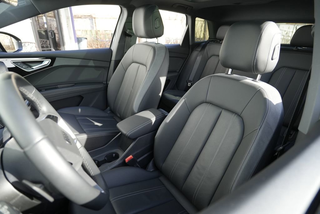 Used 2024 Audi Q4 e-tron Premium Plus w/ Premium Plus image 18