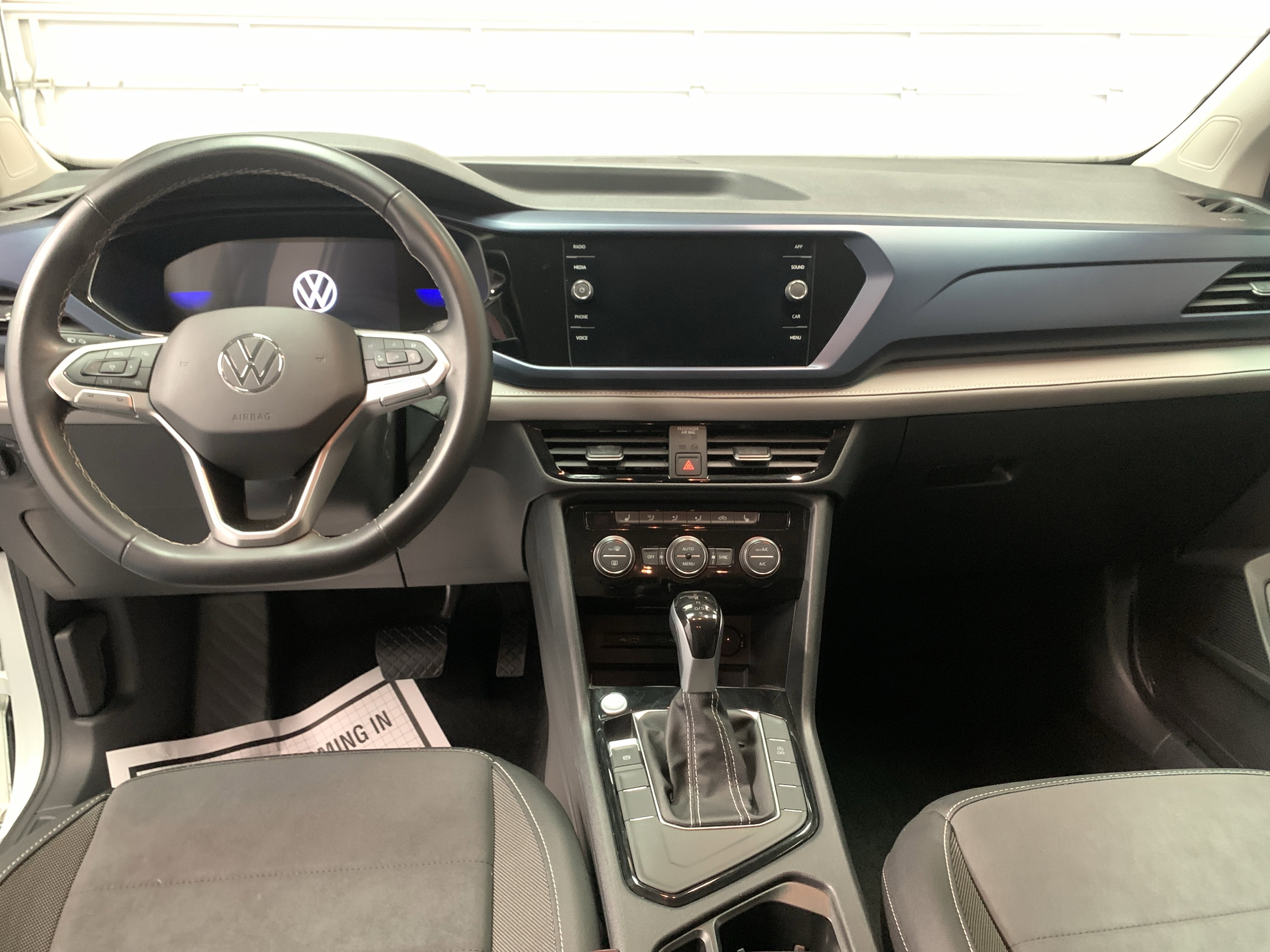 Used 2024 Volkswagen Taos SE image 14