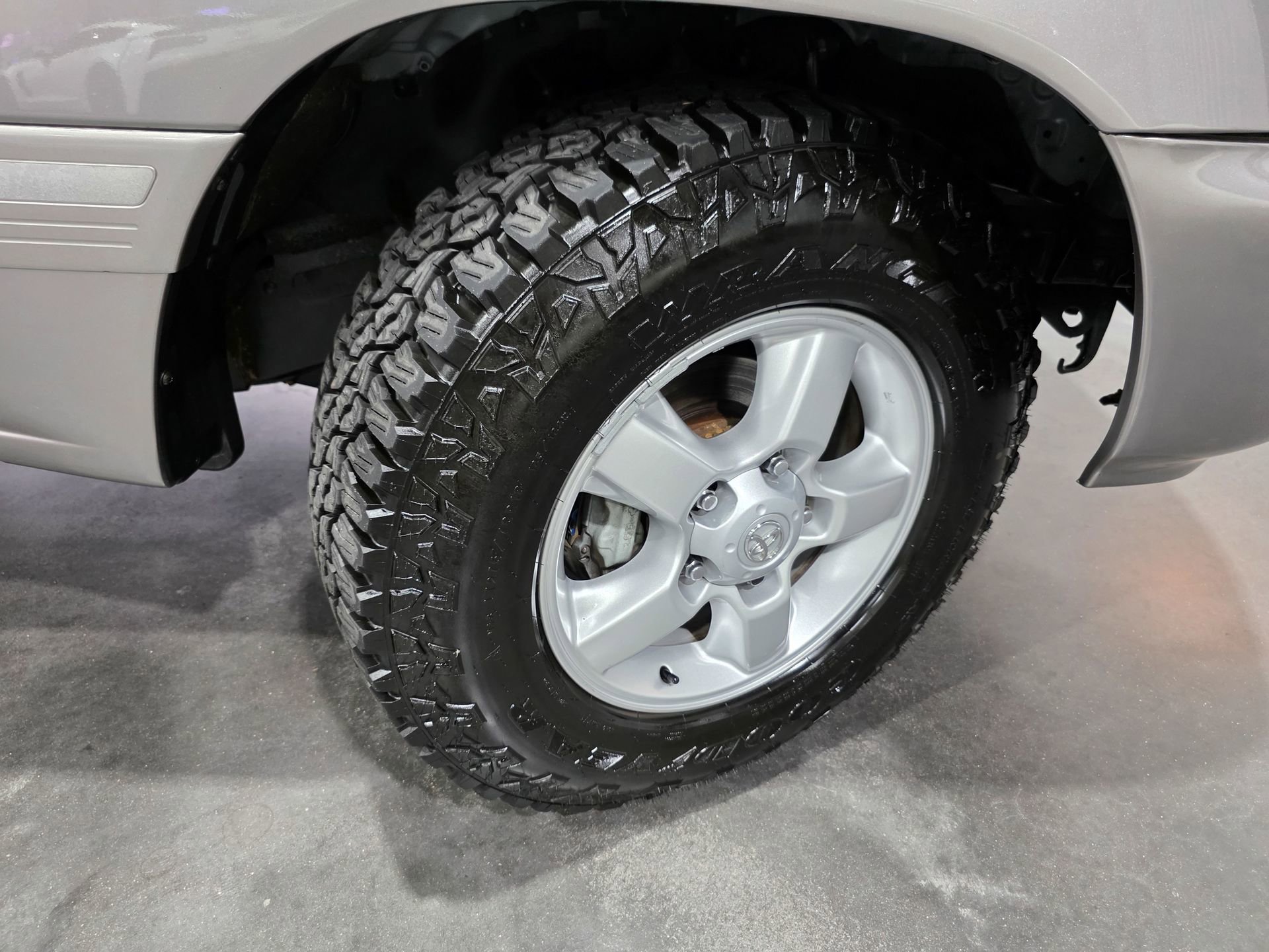 Used 2003 Toyota Land Cruiser AWD/4WD image 67
