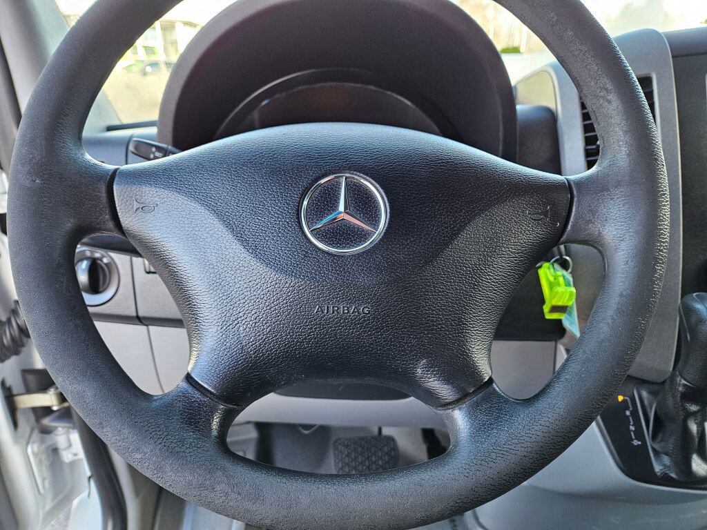 Used 2011 Mercedes-Benz Sprinter 2500 image 18