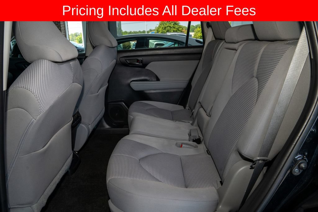 Used 2023 Toyota Highlander LE FWD image 9