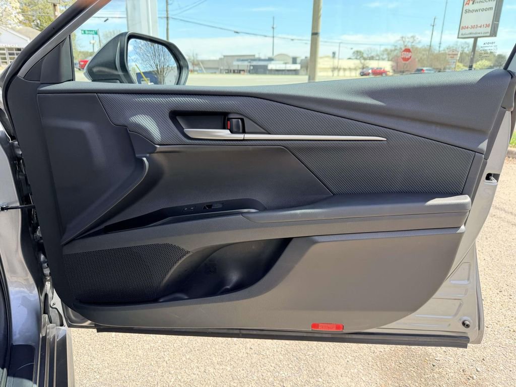 Certified 2025 Toyota Camry SE w/ Convenience Package image 12