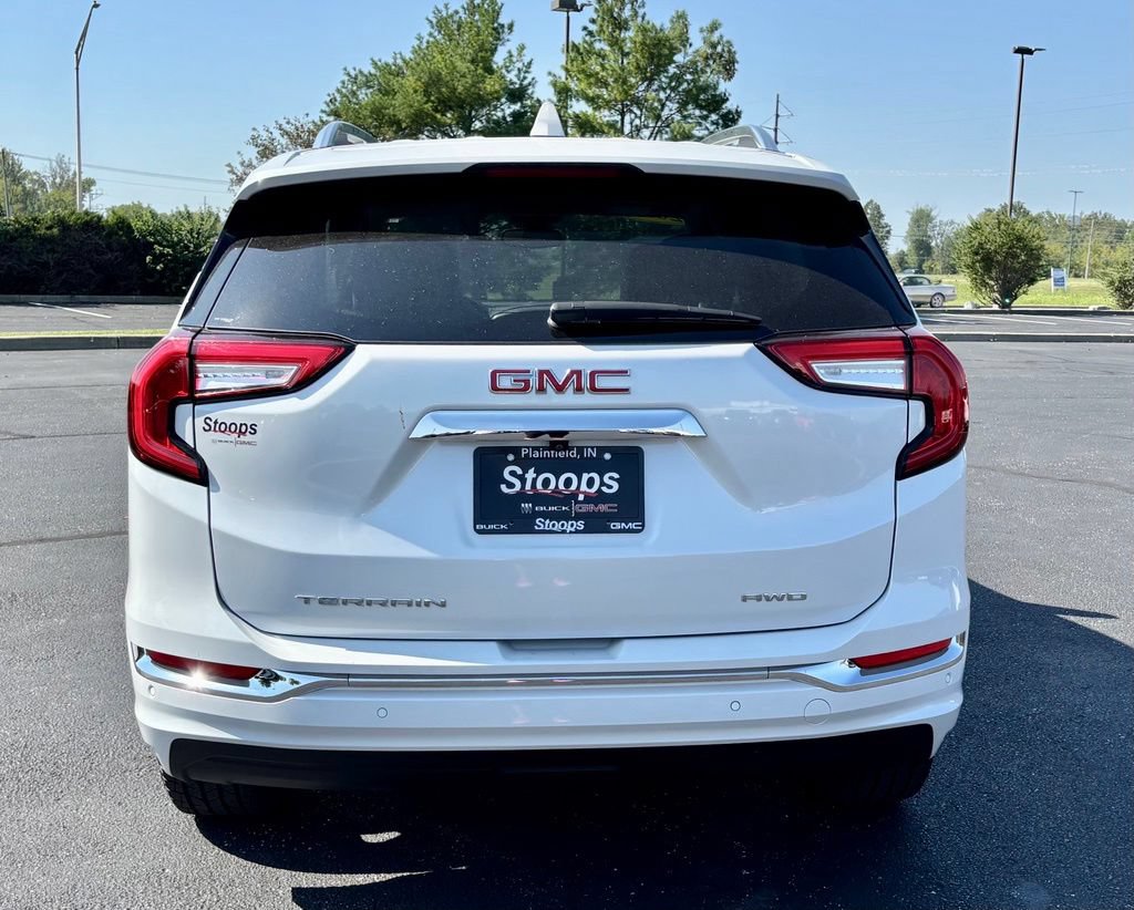 Used 2022 GMC Terrain Denali w/ Denali Premium Package AWD/4WD image 6