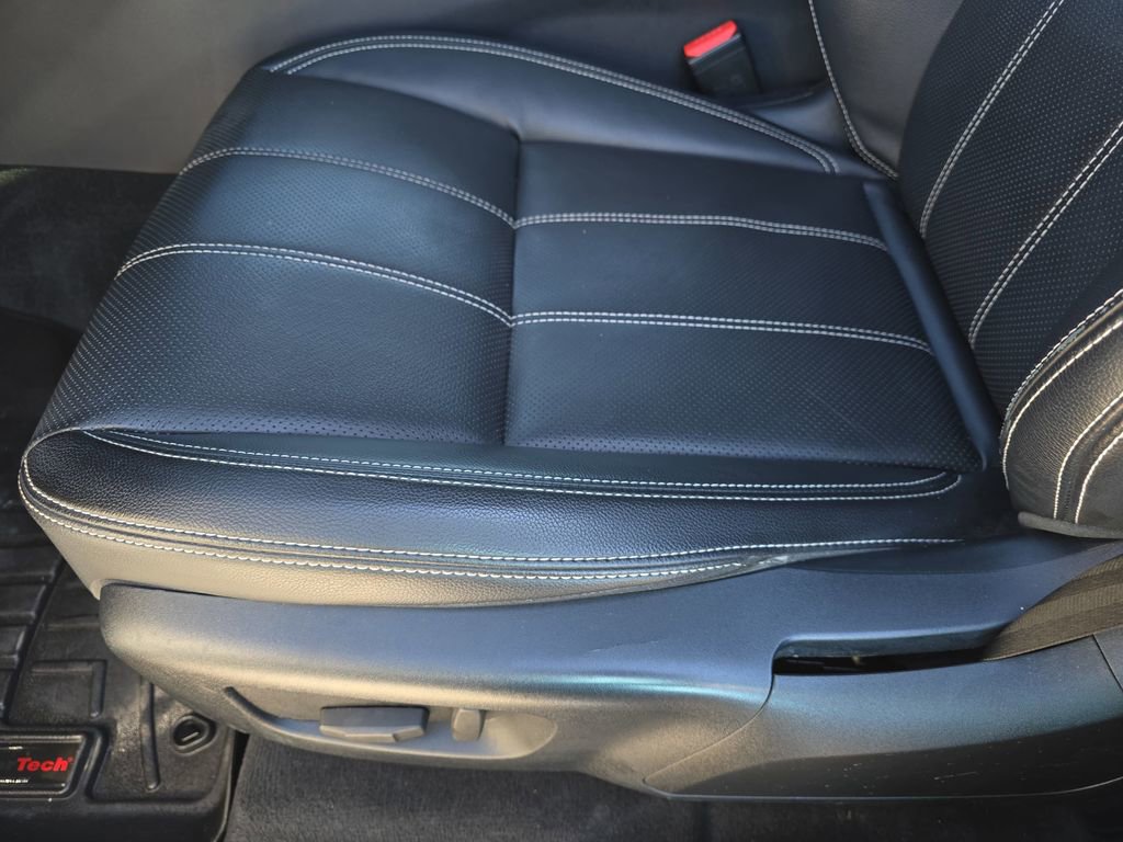 Used 2019 Land Rover Range Rover Velar R-Dynamic SE image 28