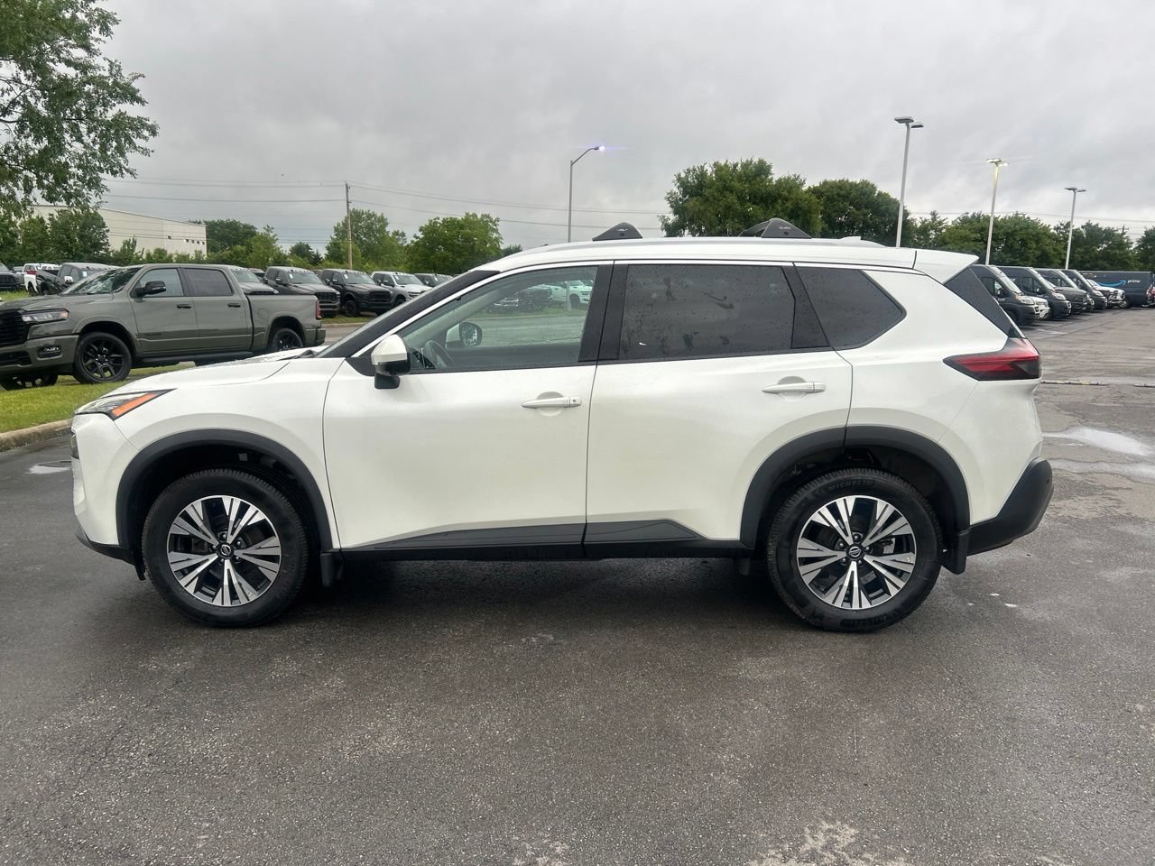 Used 2021 Nissan Rogue SV AWD/4WD image 6
