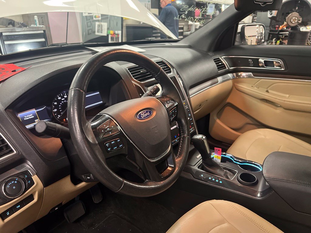 Used 2016 Ford Explorer Limited w/ Equipment Group 301A FWD image 18