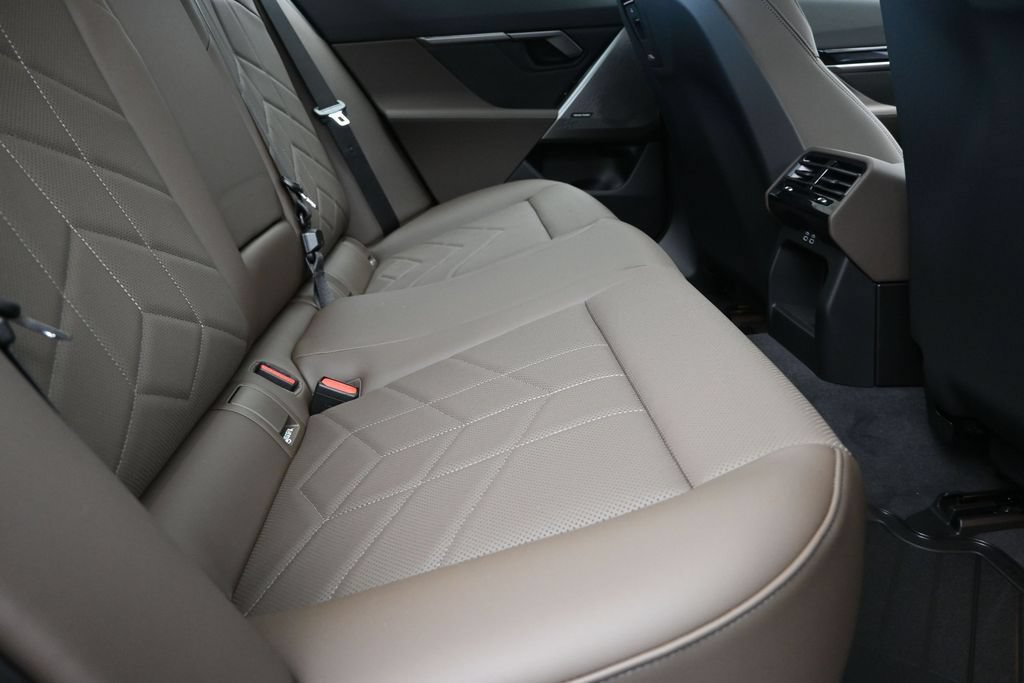 New 2027 BMW 550e xDrive w/ Premium Package AWD/4WD image 22