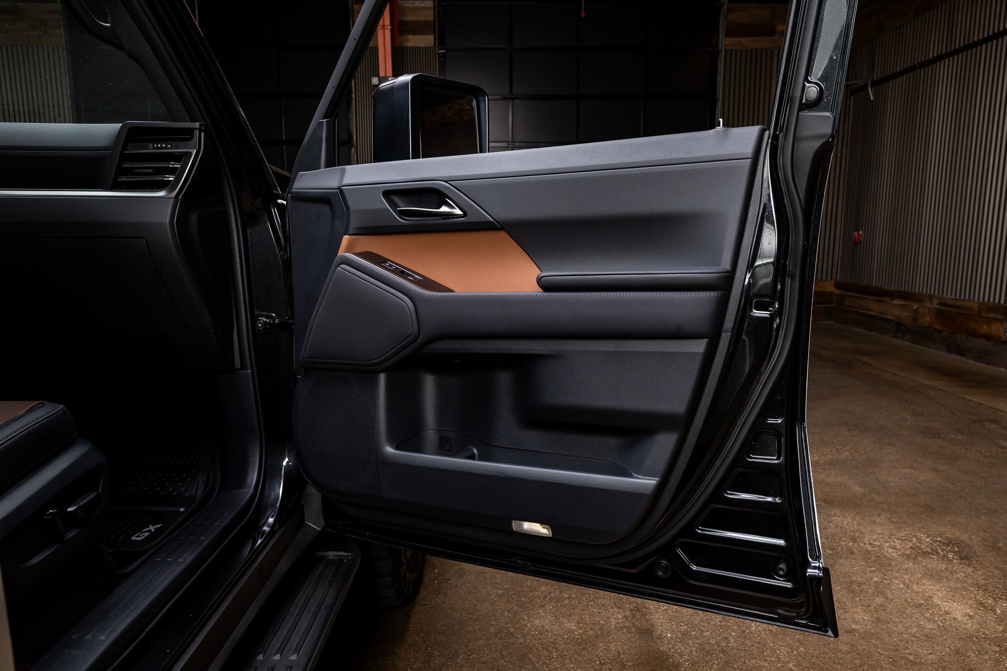 Used 2025 Lexus GX 550 w/ Accessory Package (2T) image 38