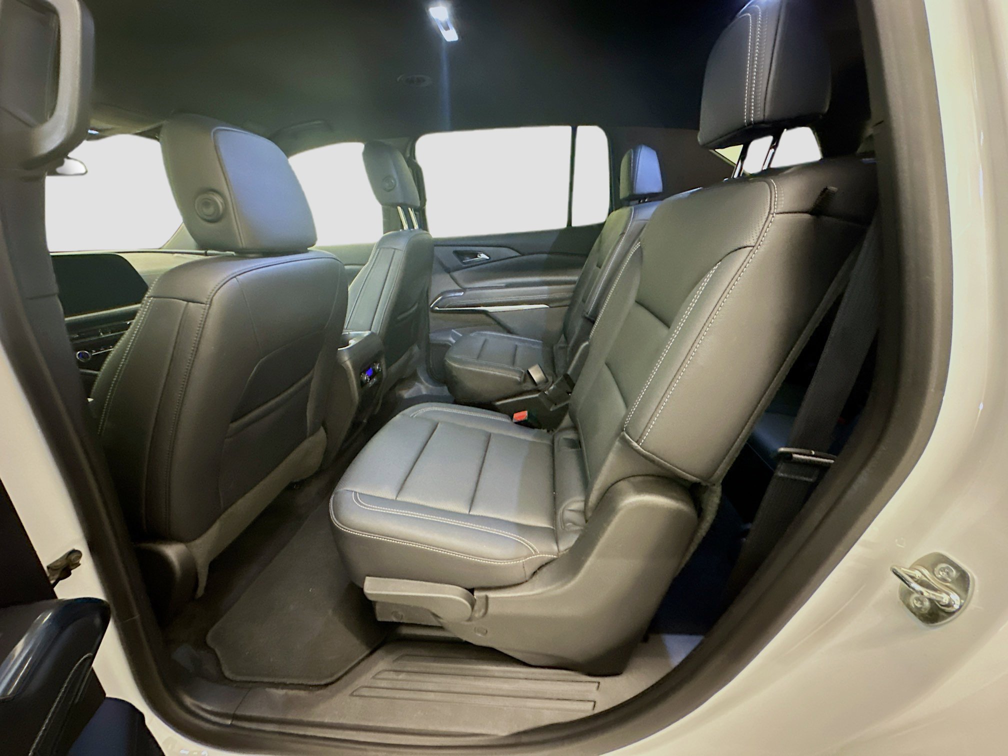 Used 2025 Chevrolet Traverse LT image 28